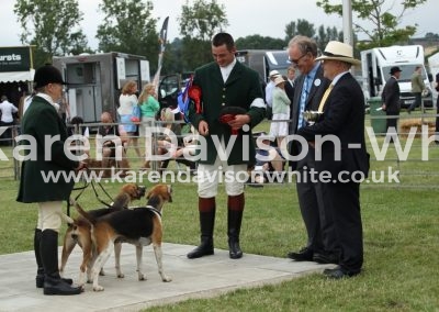IMG_1132WH Laughter and Sparkle Michael Gingell presents prize karendavisonwhite