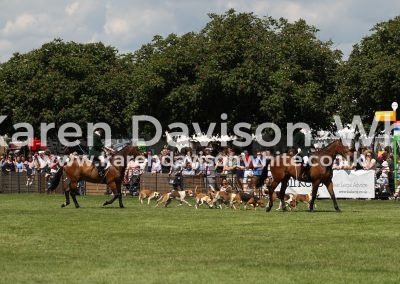 IMG_7219Easton Harriers Huntsman Gary Wingar whipper-in James Chadwick karendavisonwhite