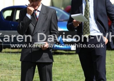 IMG_9743Judges Mr Edward Knowles MFH Tedworth, Simon Dunn Huntsman North Norfolk Harriers kdwimage